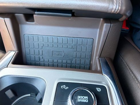 Used 2021 Ford Explorer King Ranch w/ Premium Technology Package image 32