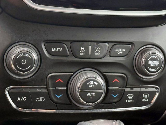 Certified 2020 Jeep Cherokee Limited AWD/4WD image 27