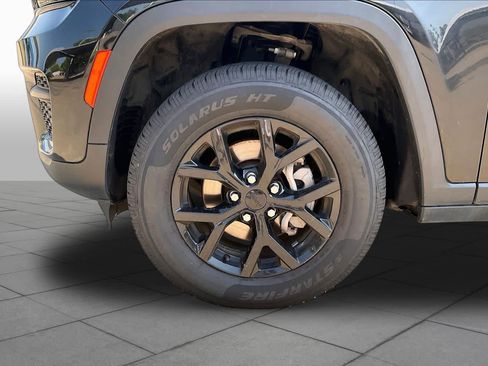 Used 2024 Jeep Grand Cherokee Altitude AWD/4WD image 11