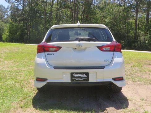 Used 2017 Toyota Corolla iM FWD image 7