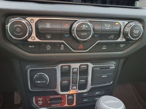 Used 2025 Jeep Gladiator Sport AWD/4WD image 26