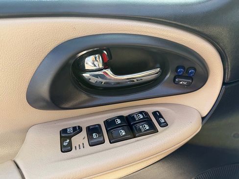 Used 2005 Chevrolet TrailBlazer LT image 9