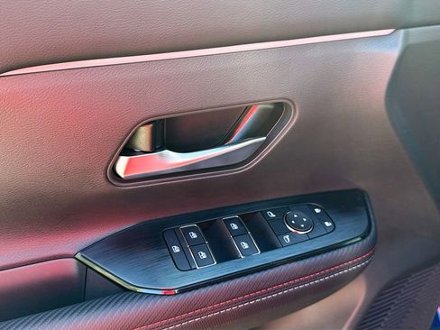 New 2025 Nissan Kicks SR image 18