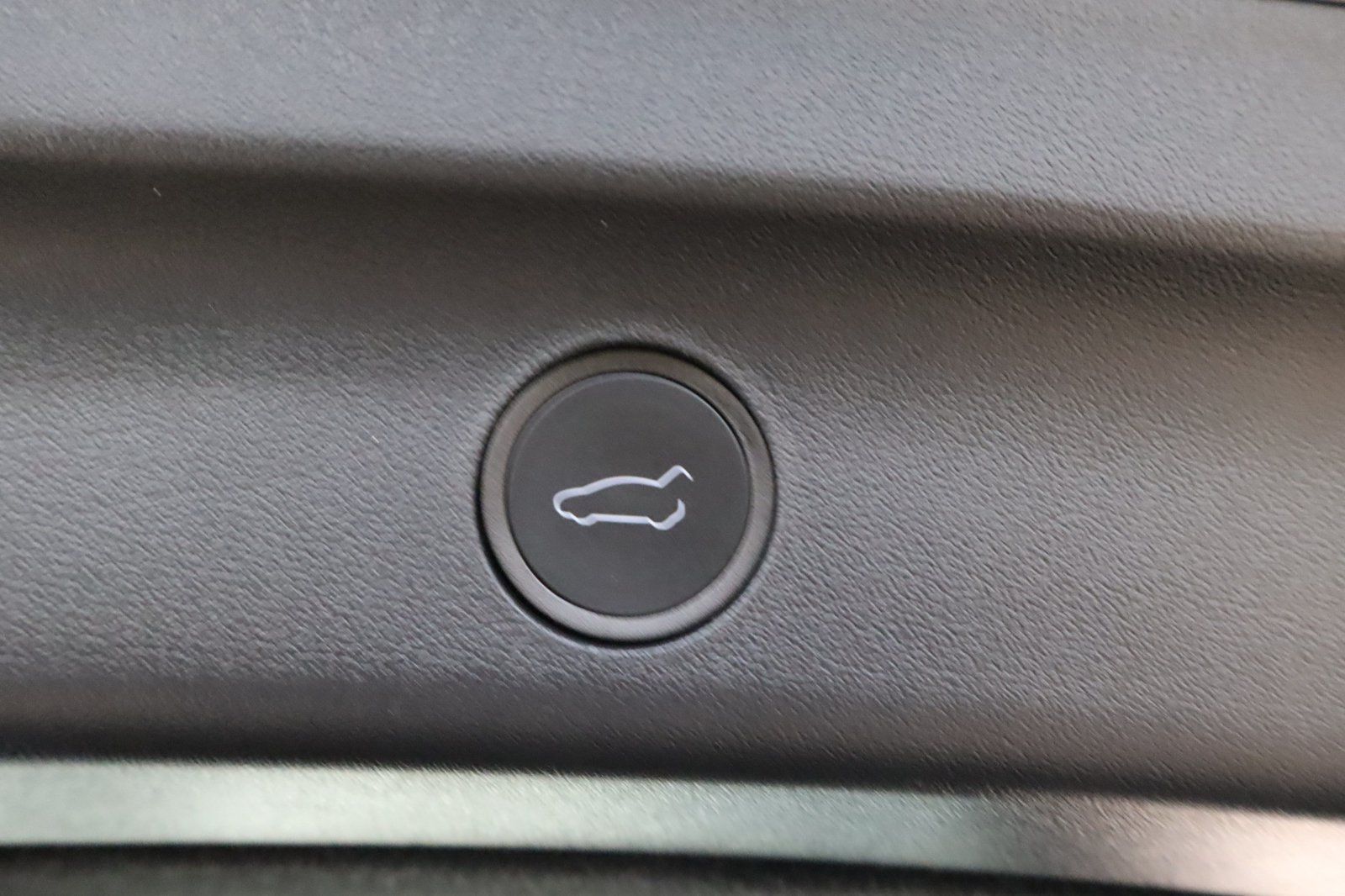 Used 2024 Tesla Model Y Long Range RWD image 40