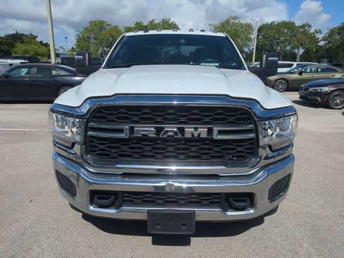 Used 2024 RAM 3500 Tradesman w/ Chrome Appearance Group AWD/4WD image 4