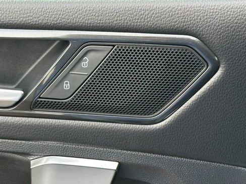 Certified 2022 Volkswagen Tiguan SE R-Line image 24