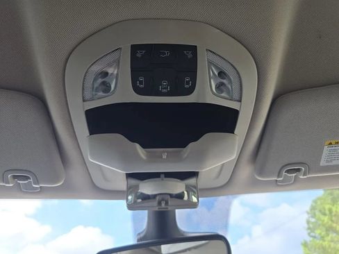 Used 2023 Chrysler Pacifica Touring-L FWD image 35