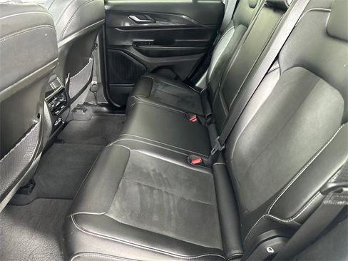 Used 2023 Jeep Grand Cherokee Altitude image 17