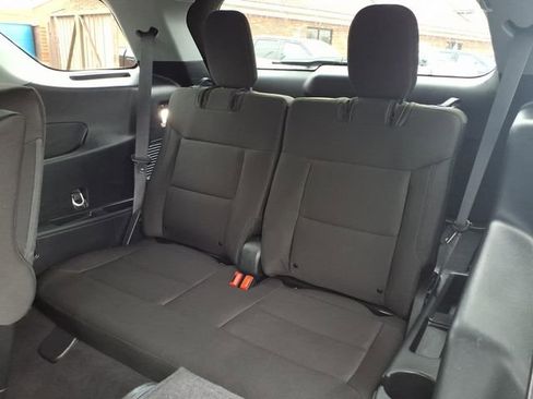 Used 2024 Ford Explorer XLT image 13