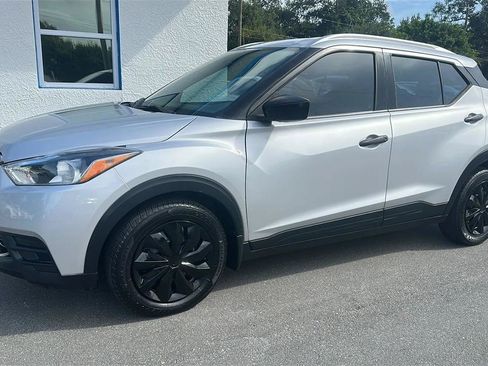 Used 2019 Nissan Kicks S FWD image 13