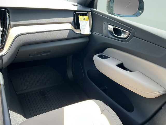 New 2026 Volvo XC60 B5 Plus AWD/4WD image 12