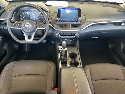 Used 2025 Nissan Altima 2.5 SV FWD image 14