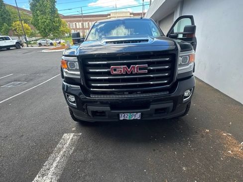 Used 2018 GMC Sierra 2500 SLT w/ Duramax Plus Package AWD/4WD image 2