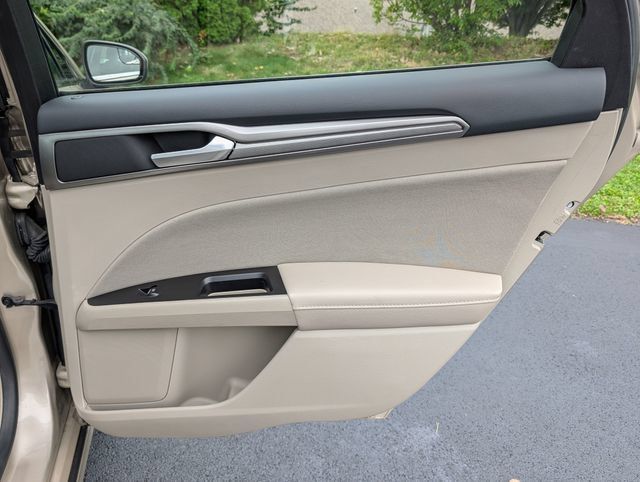 Used 2017 Ford Fusion SE FWD image 35