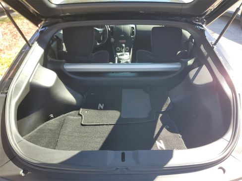 Certified 2017 Nissan 370Z Coupe image 11