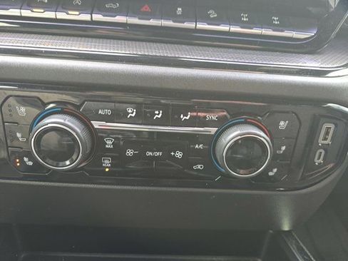 Used 2024 Chevrolet Silverado 1500 ZR2 w/ Technology Package image 41