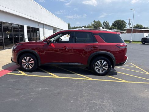 Used 2022 Nissan Pathfinder SL AWD/4WD image 8