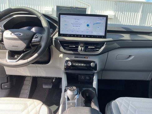 Certified 2024 Ford Escape Platinum w/ Premium Technology Package image 28