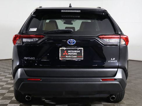 Used 2022 Toyota RAV4 LE AWD/4WD image 9