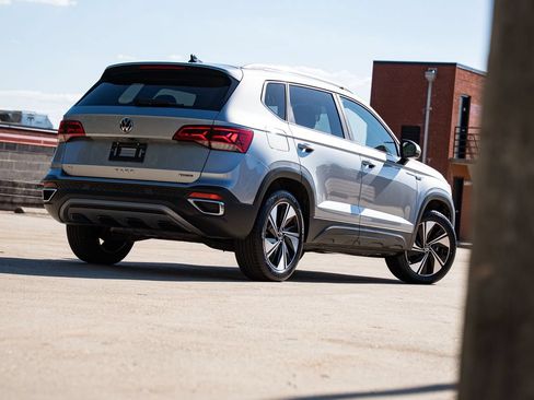 Certified 2023 Volkswagen Taos SE AWD/4WD image 6