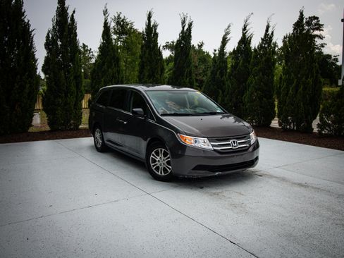 Used 2013 Honda Odyssey EX image 2