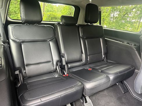 Used 2025 Ford Expedition Max Platinum AWD/4WD image 23