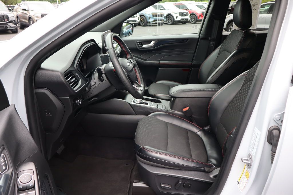 Used 2025 Ford Escape ST-Line Select AWD/4WD image 22