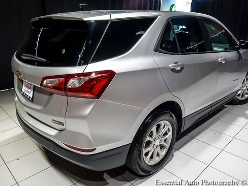 Used 2021 Chevrolet Equinox LS w/ LS Convenience Package FWD image 9