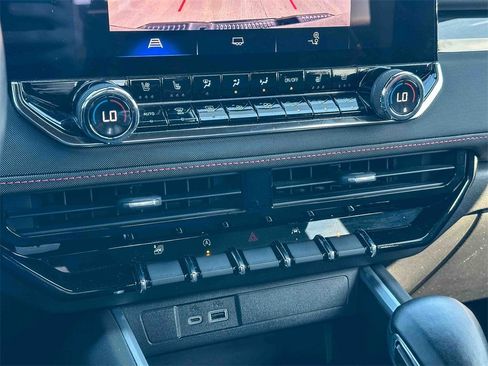 Used 2023 Chevrolet Colorado Z71 w/ Z71 Convenience Package 2 image 31