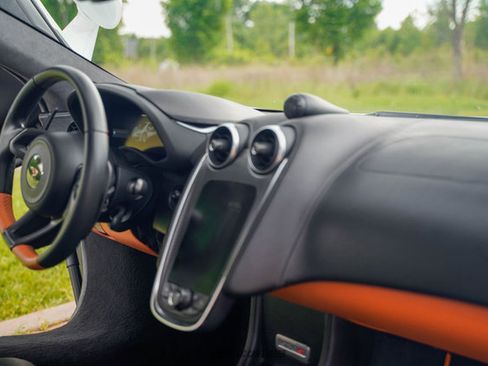 Used 2017 McLaren 570S Coupe RWD image 27