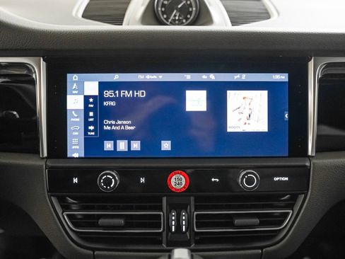 Certified 2025 Porsche Macan image 22