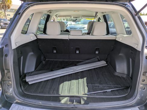 Used 2017 Subaru Forester 2.5i w/ Alloy Wheel Package image 13