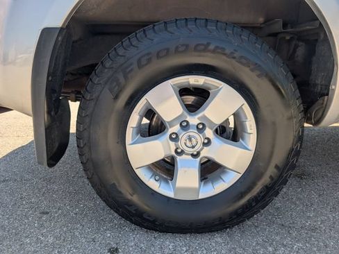 Used 2013 Nissan Frontier SV AWD/4WD image 24