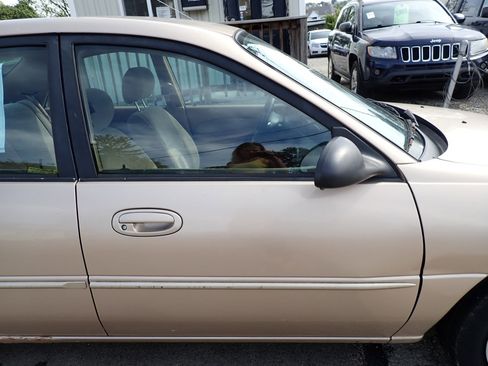 Used 1997 Ford Escort LX image 11