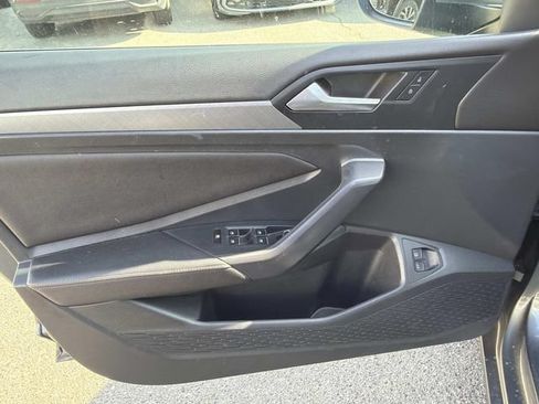 Used 2023 Volkswagen Jetta SE w/ Panoramic Sunroof Package FWD image 11