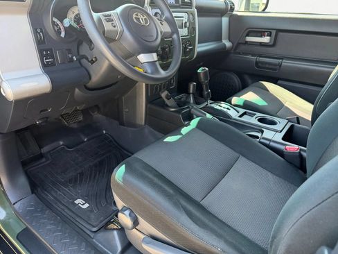Used 2011 Toyota FJ Cruiser 4WD w/ Convenience Pkg image 14