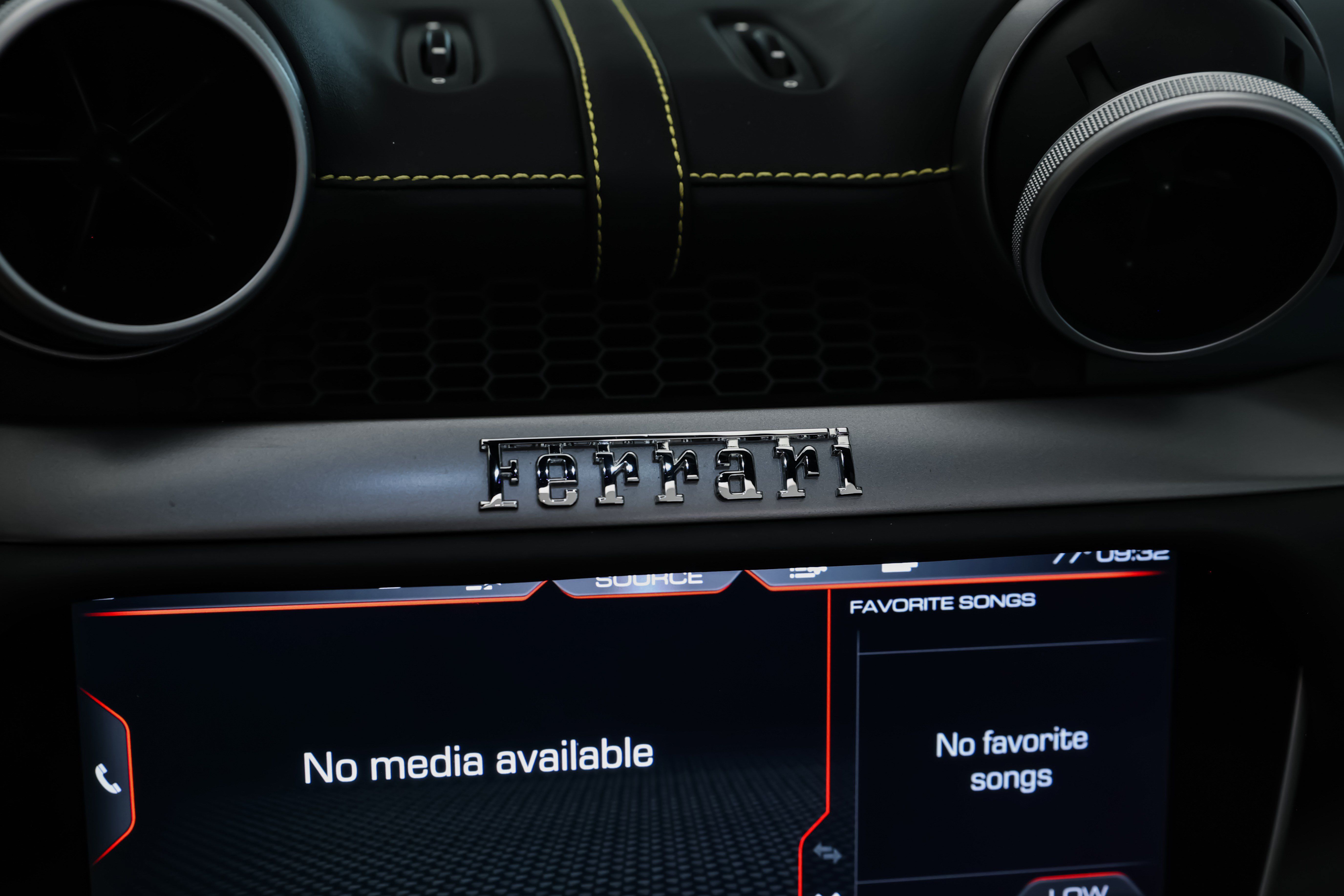 Used 2019 Ferrari Portofino RWD image 30