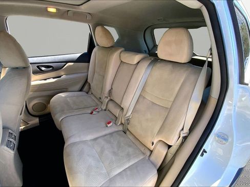 Used 2016 Nissan Rogue SV w/ SV Premium Package image 16