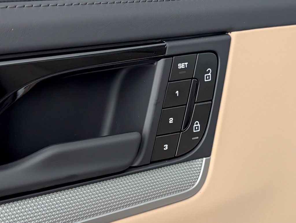 New 2026 Porsche Cayenne Coupe AWD/4WD image 24