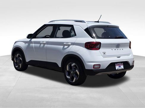 Used 2025 Hyundai Venue SEL FWD image 10