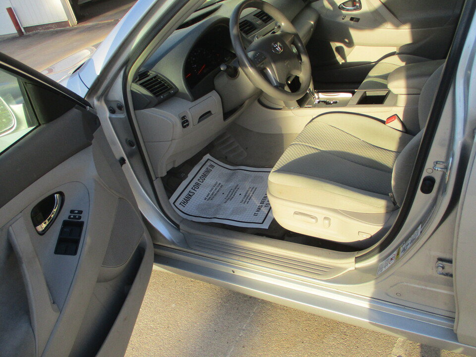 Used 2007 Toyota Camry LE FWD image 9