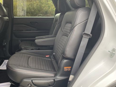 Used 2025 Nissan Pathfinder Rock Creek image 17