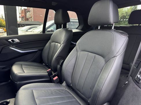 Used 2022 BMW X7 xDrive40i w/ Premium Package image 23