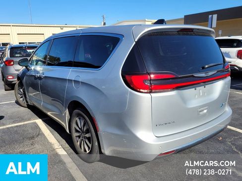 Used 2023 Chrysler Pacifica Touring-L image 13