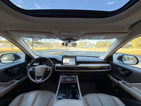 Used 2023 Lincoln Aviator Reserve w/ Equipment Group 201A image 2