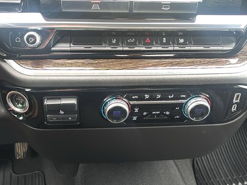 Used 2024 GMC Sierra 3500 SLE w/ SLE Convenience Package image 19