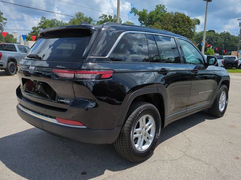 Used 2025 Jeep Grand Cherokee Laredo w/ Luxury Tech Group I AWD/4WD image 4