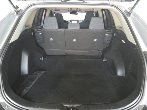 Used 2019 Toyota RAV4 LE image 17