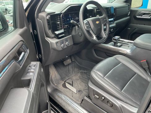 Used 2024 Chevrolet Silverado 1500 LTZ w/ LTZ Premium Package AWD/4WD image 4
