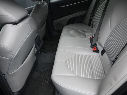 Used 2022 Toyota Camry SE w/ Audio Upgrade Package FWD image 14